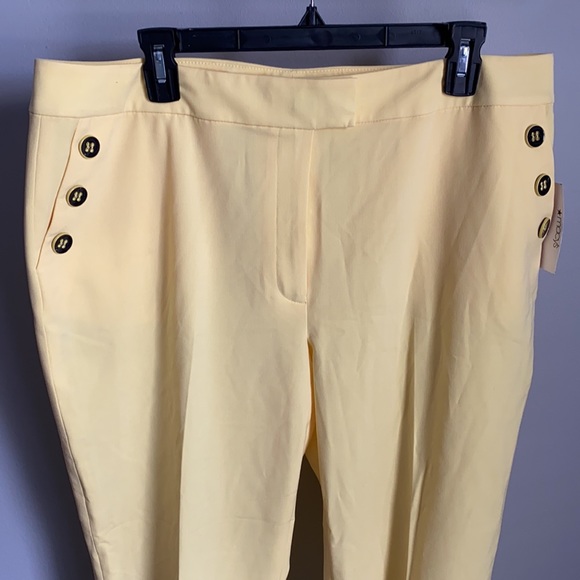 NWT! Bar lll Ladies Yellow Button Detail Trousers - Picture 2 of 8